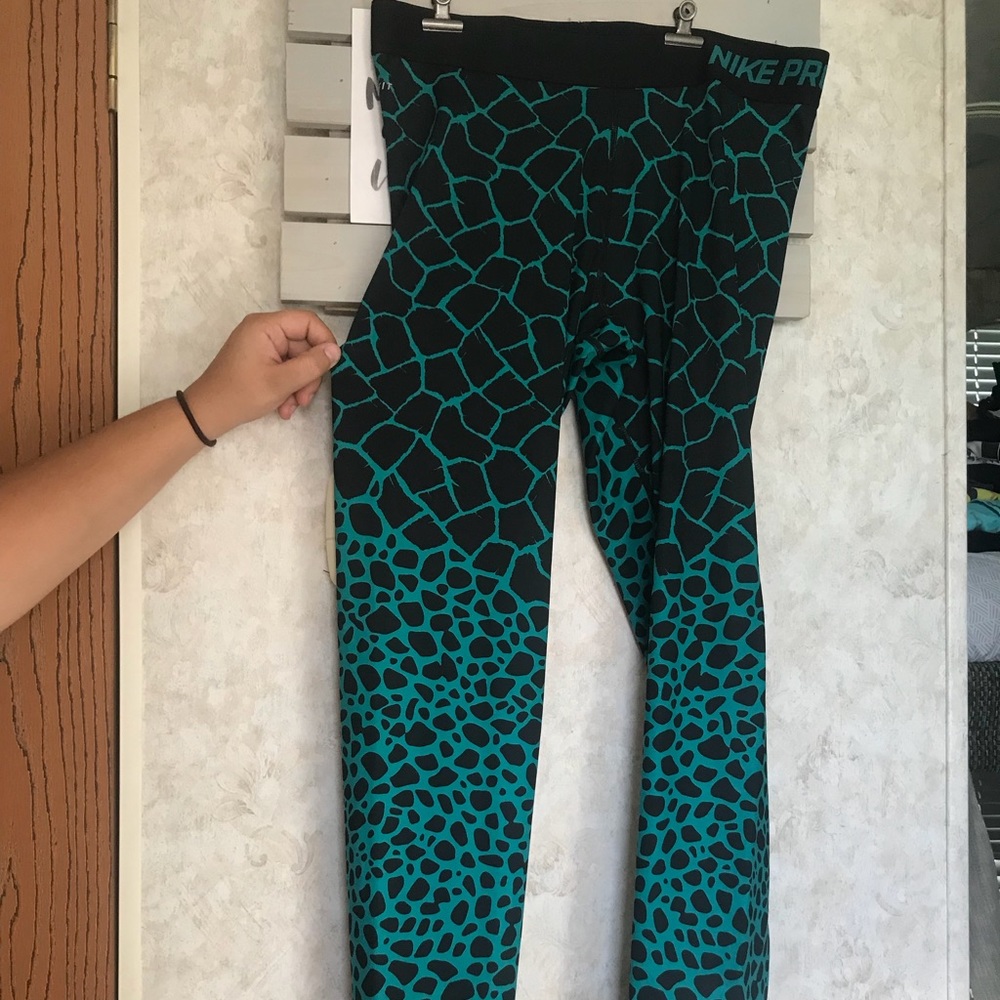 Nike dry fit leggings size large